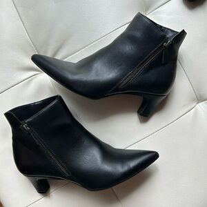 Black ankle boot. Kitten heal